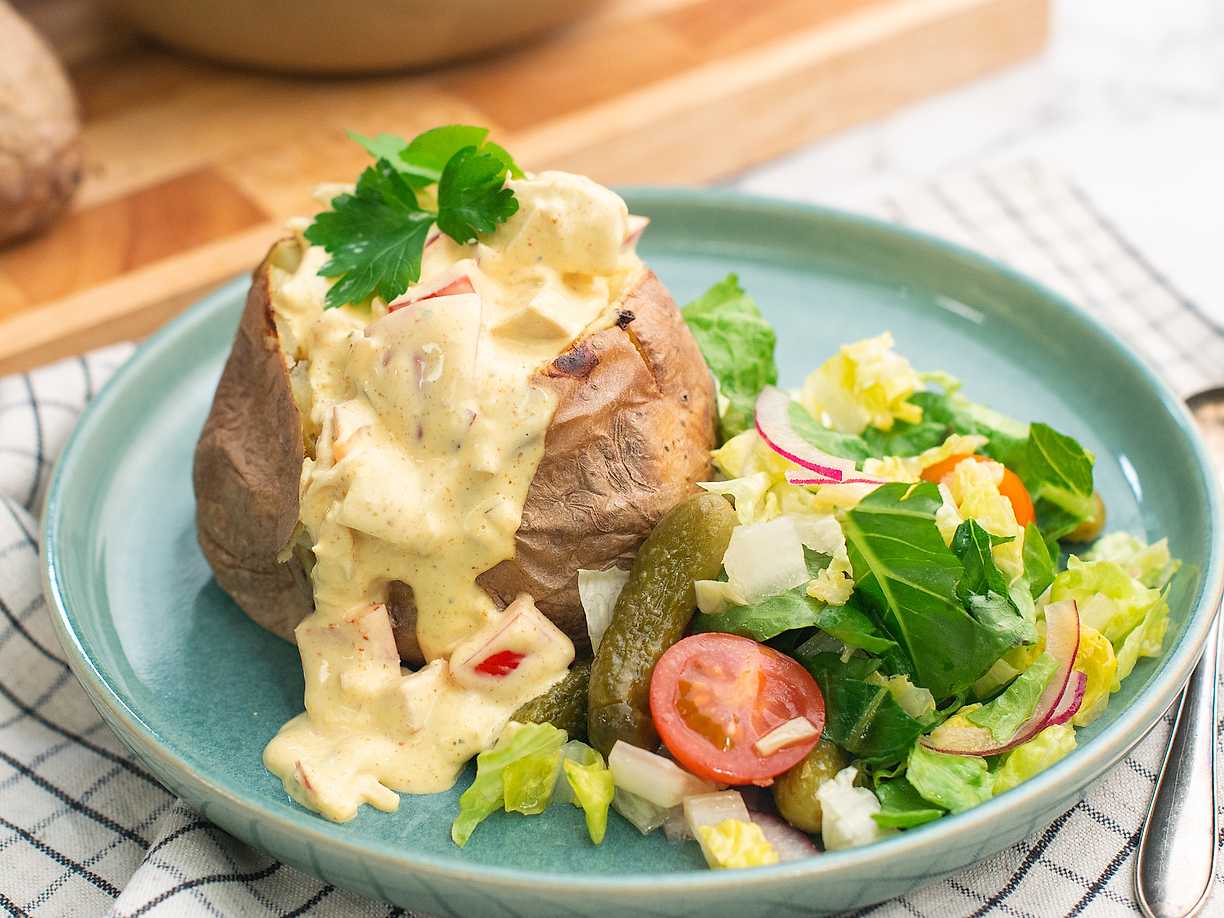 Bild på mättande bakad potatis med goda röror